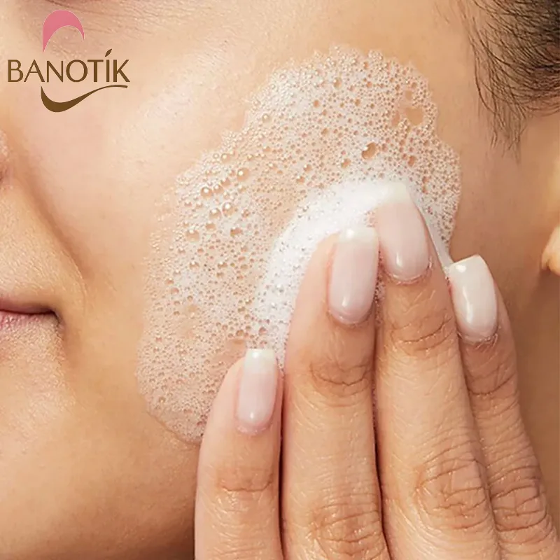 بافت ژل شستشوی سراوی پوست چرب روی صورت