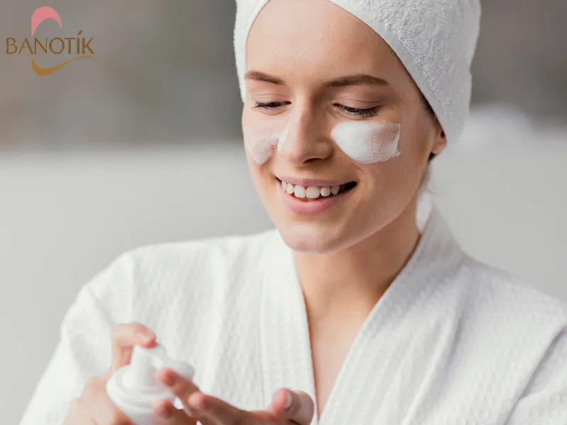 مراحل آرایش صورت- شوینده و آبرسان